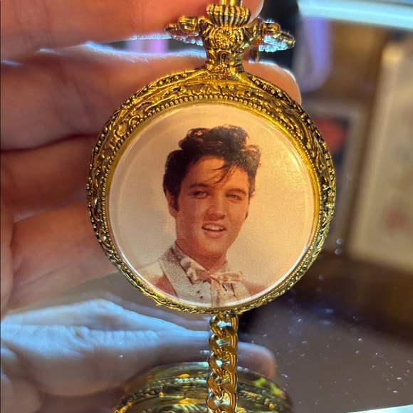 Gold Pendant ELVIS pocket watch with Portrait, that plays music 🎶 - Picture 7 of 11